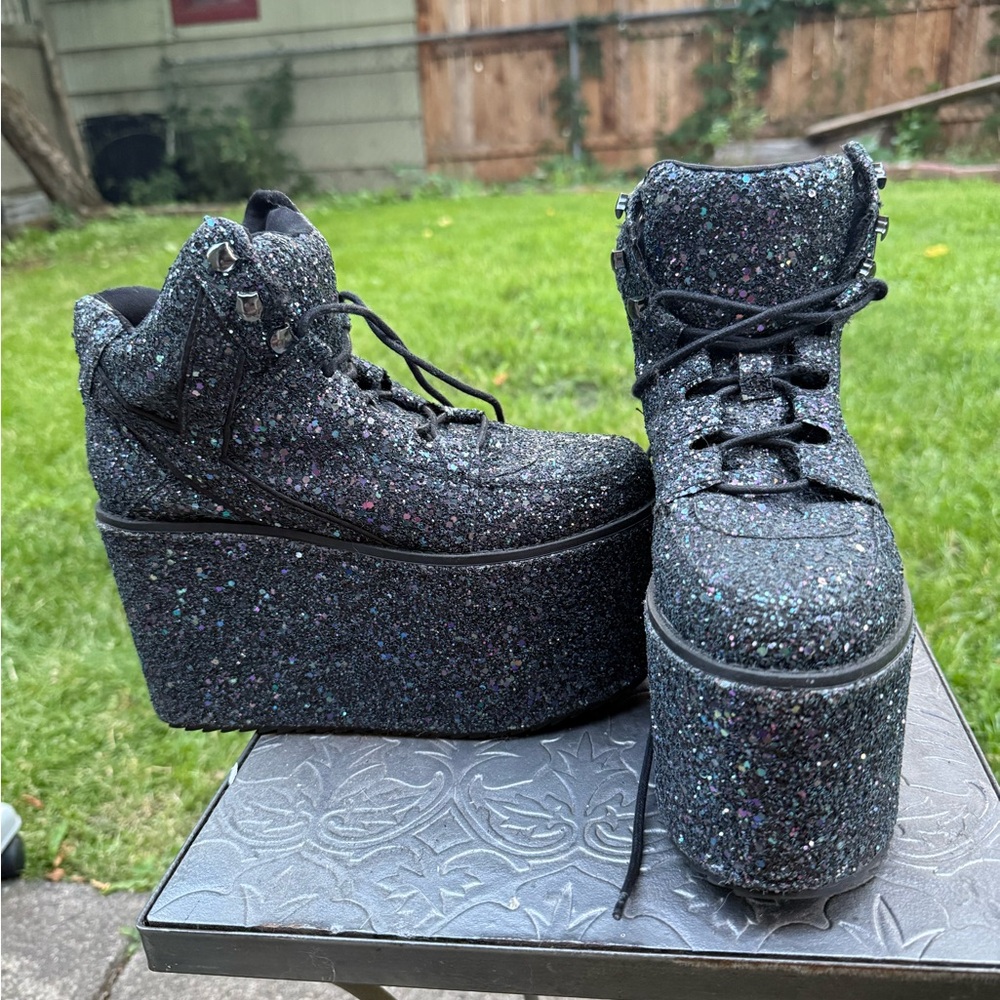 YRU Qozomo Glitter Sky High